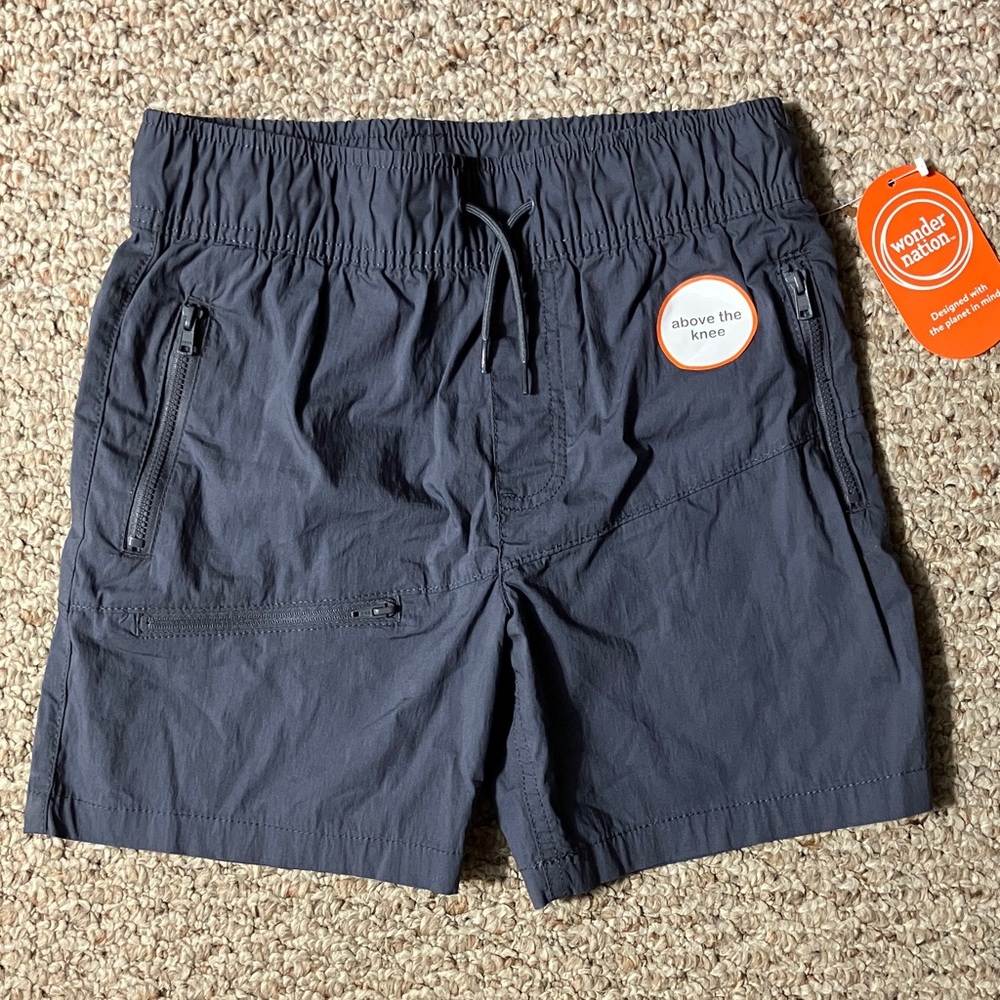 NWT Tech Gray Cargo Shorts with zipper pockets sz M 8